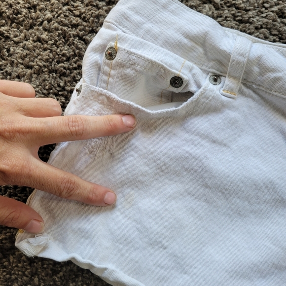 American Eagle White Distressed Short Shorts Size 6 Womans - Picture 4 of 12